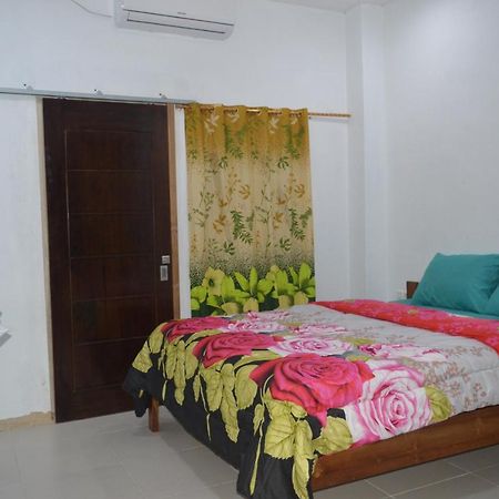 Labuan Bajo Mahoni Guesthouse 外观 照片