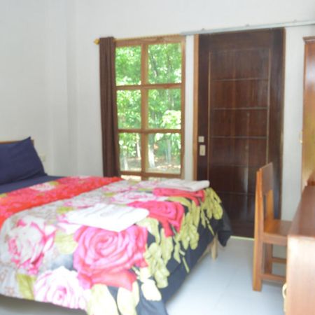 Labuan Bajo Mahoni Guesthouse 外观 照片
