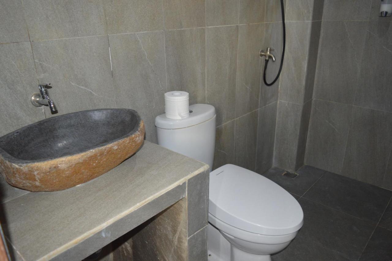 Labuan Bajo Mahoni Guesthouse 外观 照片