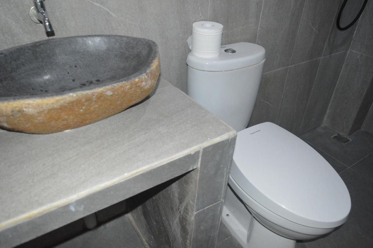 Labuan Bajo Mahoni Guesthouse 外观 照片