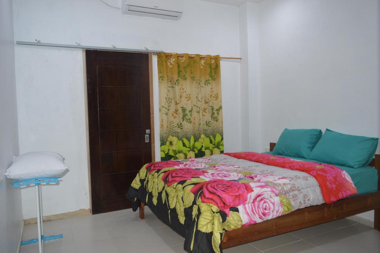 Labuan Bajo Mahoni Guesthouse 外观 照片