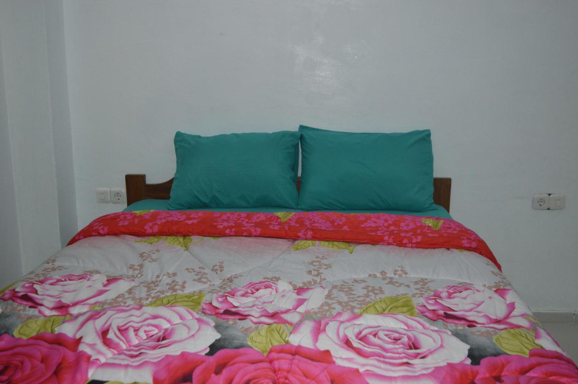 Labuan Bajo Mahoni Guesthouse 外观 照片