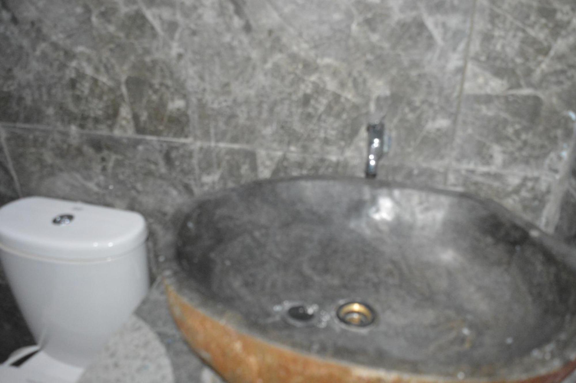 Labuan Bajo Mahoni Guesthouse 外观 照片