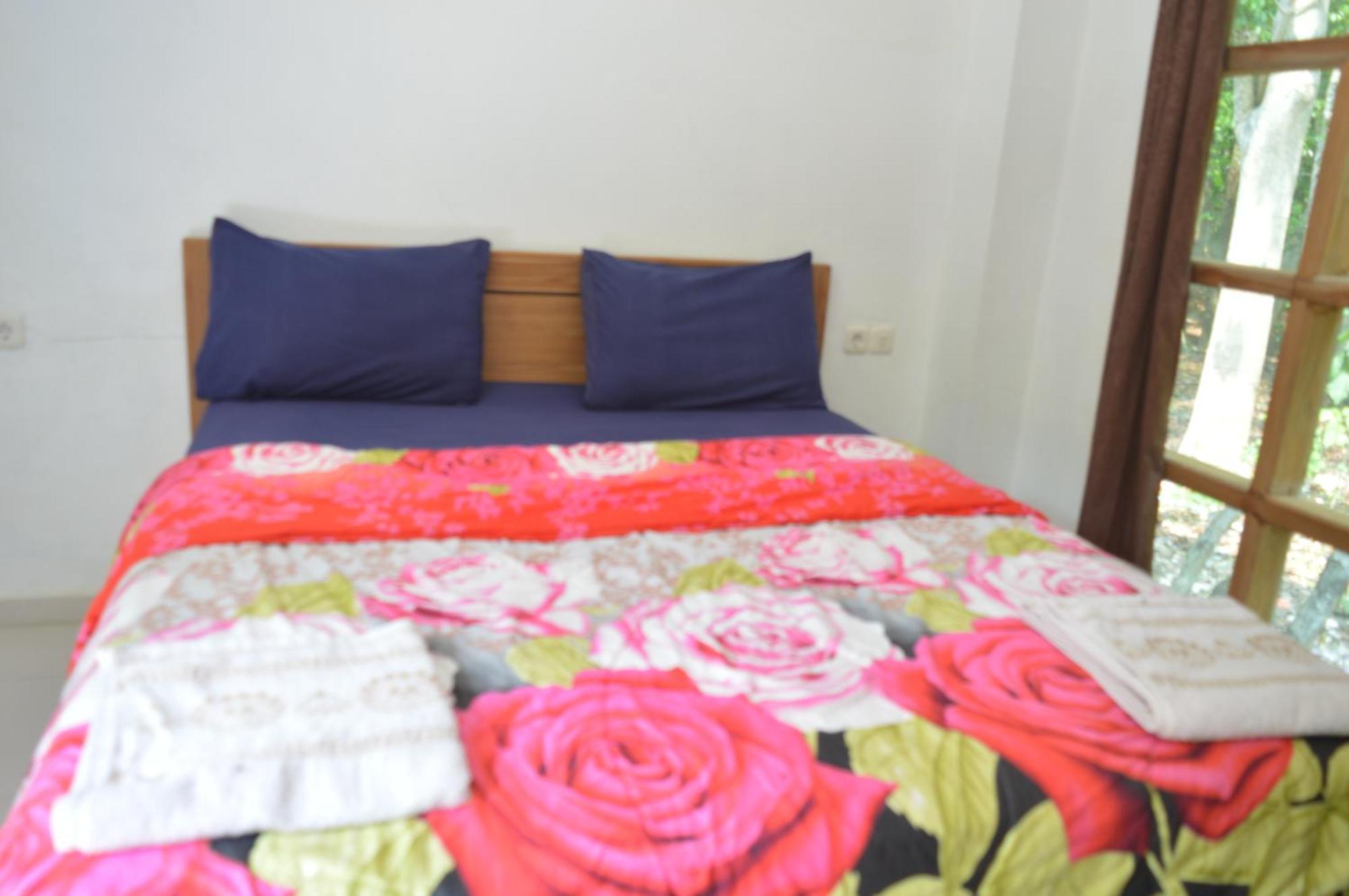 Labuan Bajo Mahoni Guesthouse 外观 照片