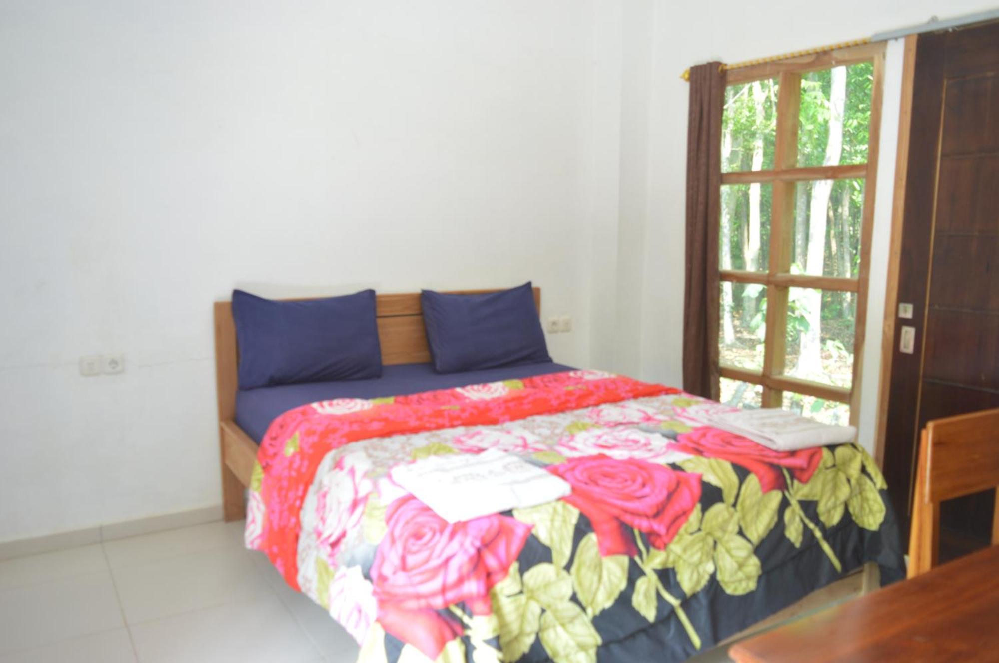 Labuan Bajo Mahoni Guesthouse 外观 照片